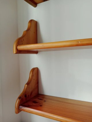 Estanterías de madera maciza