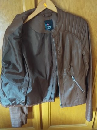 Cazadora efecto piel Even Odd marrón Talla M.