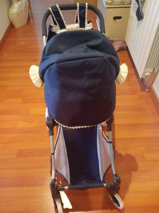 Carrito de muñecas clásico, no sé pliega. Poco uso
