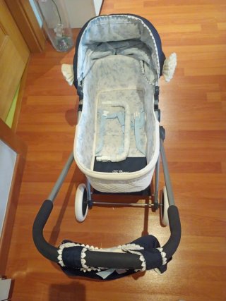 Carrito de muñecas clásico, no sé pliega. Poco uso