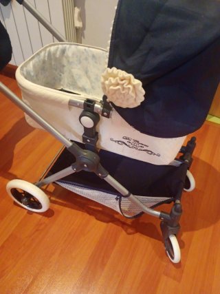 Carrito de muñecas clásico, no sé pliega. Poco uso
