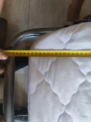 Sofá de tela marrón/gris