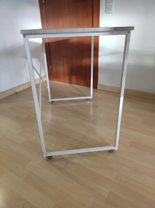 Escritorio madera y metal blanco con ruedas