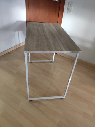 Escritorio madera y metal blanco con ruedas