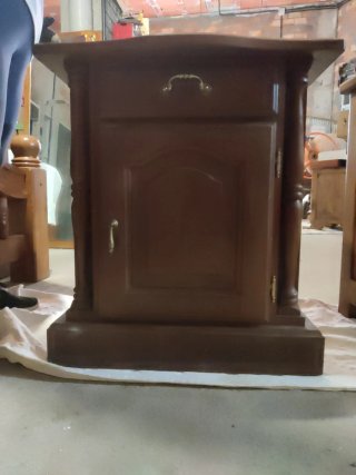 Conjunto de cama y 2 mesillas de madera