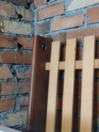 Conjunto de cama y 2 mesillas de madera