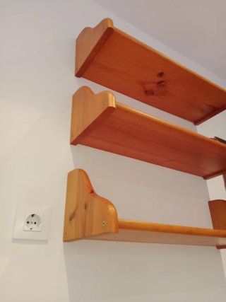 Estanterías de madera maciza
