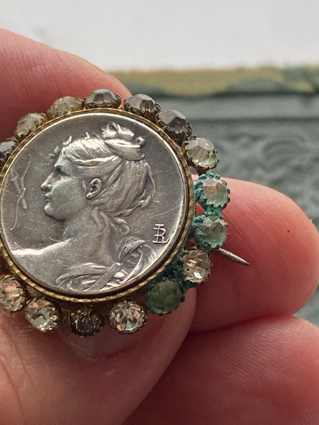 Precioso broche antiguo con brillantes circa 1900s