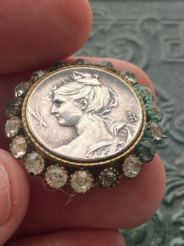 Precioso broche antiguo con brillantes circa 1900s