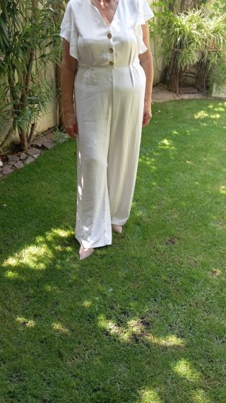 Mono blanco con volantes