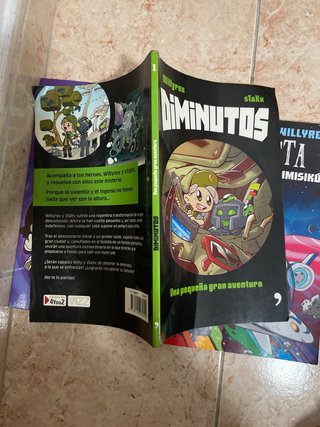 Se vende 3 libros de vegetta 777
