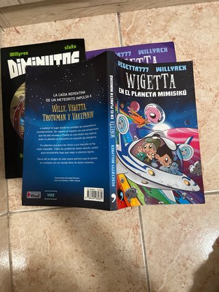 Se vende 3 libros de vegetta 777