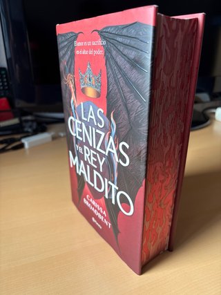 Las cenizas y el rey maldito (Edición Deluxe)