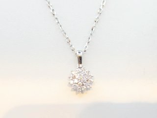 Cadena y colgante oro 18k blanco diamantes