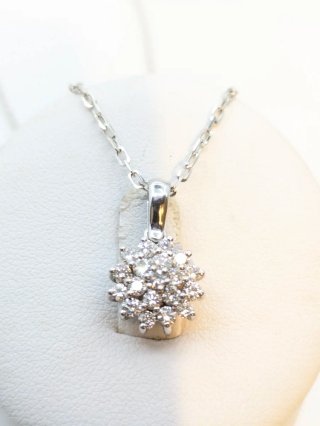 Cadena y colgante oro 18k blanco diamantes