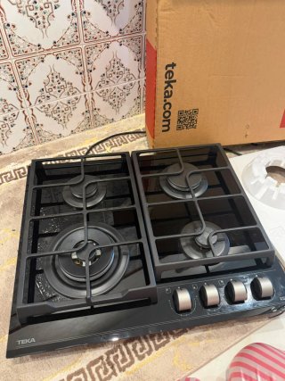Placa de gas Teka 4 fuegos cristal negro