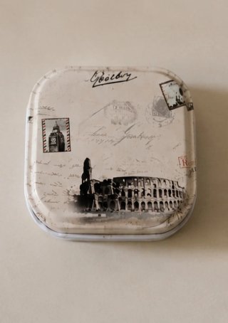 Scatola metallica vintage per decorazione da viaggio