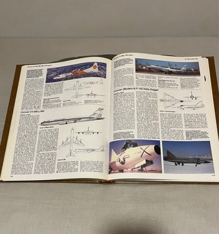 Enciclopedia ilustrada de la aviación.