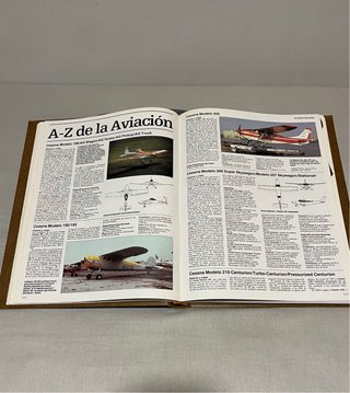 Enciclopedia ilustrada de la aviación.