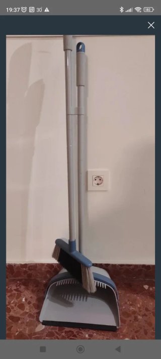 Escoba y recogedor