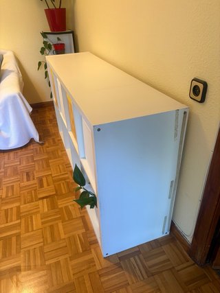 Estantería Kallax Ikea con 4 dronas