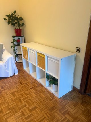 Estantería Kallax Ikea con 4 dronas