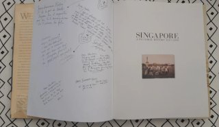 Libro sobre la historia de Singapur