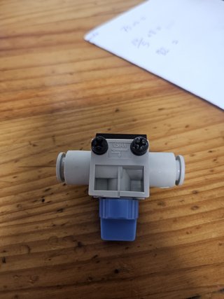 Regulador y filtro SMC 8 racores neumáticos