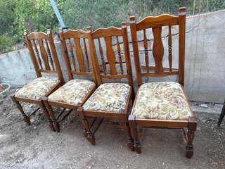 Sillas de madera con tapizado floral
