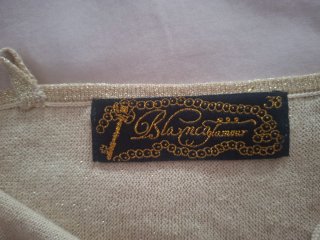 Top dorado brillante con lentejuelas