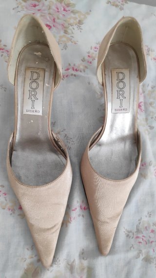 Zapatos Dori Diseño Beige con Lazo