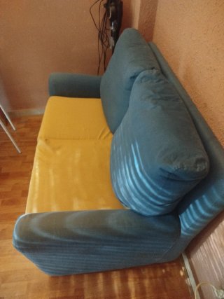 Sofá 2 plazas azul y amarillo