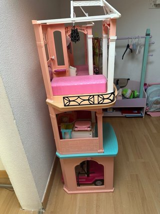 Casa de Barbie con accesorios