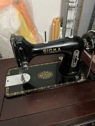 Máquina de coser SIGMA con mueble