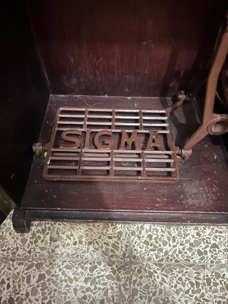Máquina de coser SIGMA con mueble