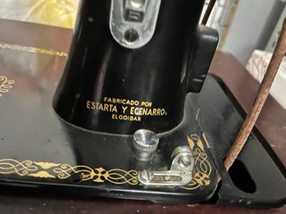 Máquina de coser SIGMA con mueble