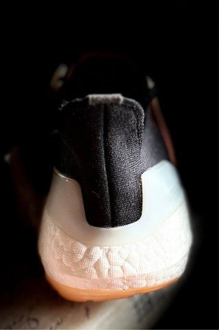 Adidas Ultraboost 22 Negro Turbo Flash anaranjado