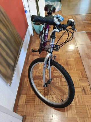 Bicicleta 24 Conor. Aluminio 21 marchas. Impecable