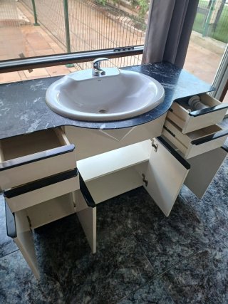 Mueble de baño con lavabo