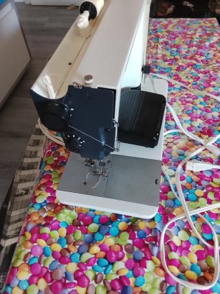 Máquina de coser Supermatic 2000 NS