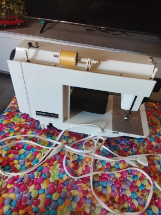 Máquina de coser Supermatic 2000 NS