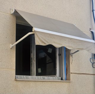 Toldo para ventana beige