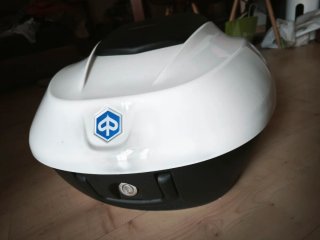 Baúl Piaggio para Beverly de color blanco