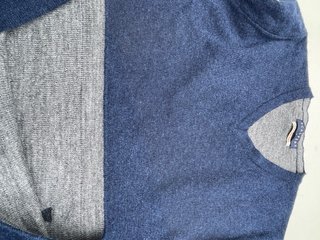 Jersey Scalpers Lana Azul V-Neck