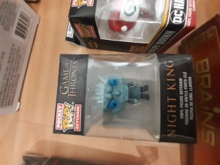 Lote friki: camisetas, taza, Funko Pop, llaveros
