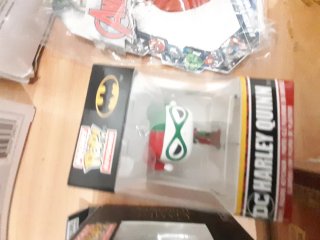 Lote friki: camisetas, taza, Funko Pop, llaveros