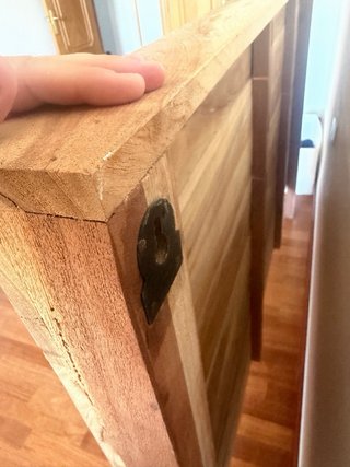 Cabecero de madera con diseño tribal