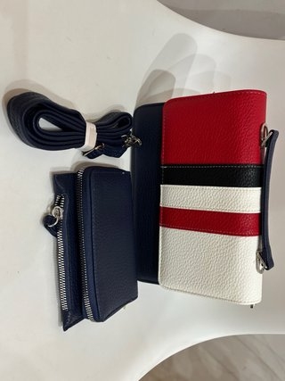 Bolso bandolera y cartera azul y roja