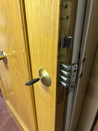 Puerta blindada madera
