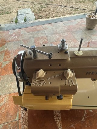 Máquina de coser Refrey